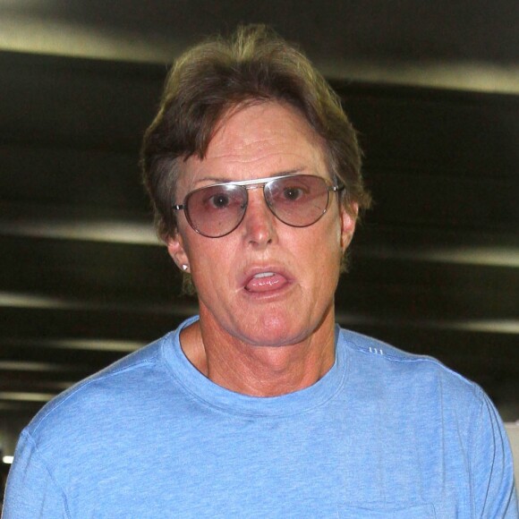 Exclusif - Bruce Jenner à l'aéroport Logan, à Boston, le 21 mai 2012.