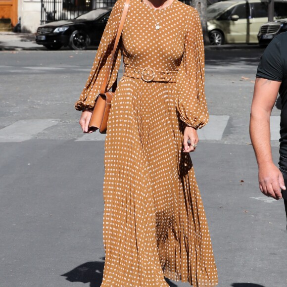 Laeticia Hallyday sort des bureaux de son avocat à Paris le 18 septembre 2019.