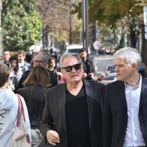 André Boudou (le père de Laeticia Hallyday) sort de chez son nouvel avocat Maitre Pierre Pradier (qui est à la même adresse que Maître Ardavan Amir-Aslani, l'ancien avocat) à Paris le 18 septembre 2019. Il est accompagné de Maître Gilles Gauer.