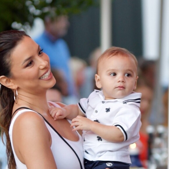 Eva Longoria, son mari Jose Baston et leur fils Santiago passent des vacances à Marbella, Espagne, le 9 juillet 2019.