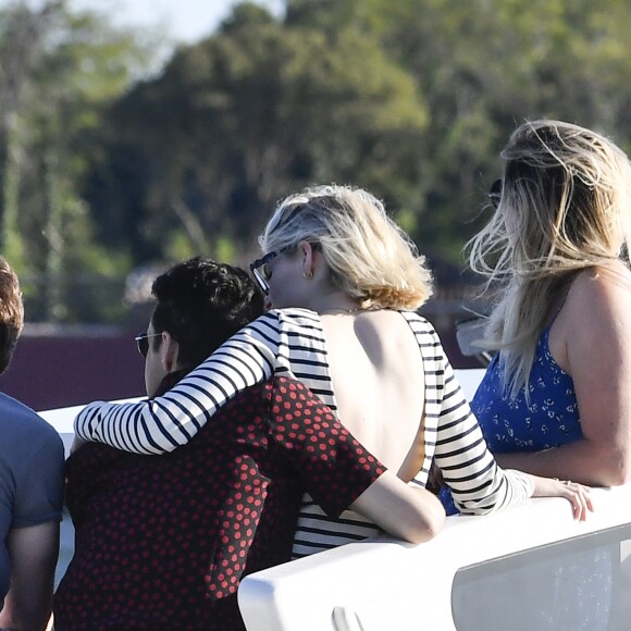 Rami Malek et sa compagne Lucy Boynton prennent un bateau-taxi en marge du 76ème festival du film de Venise, la Mostra, sur le Lido de Venise, Italie, le 4 septembre 2019.