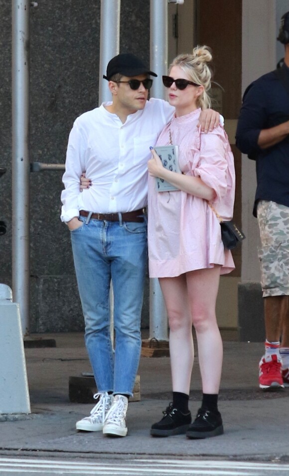 Rami Malek et sa compagne Lucy Boynton font les courses à New York, le 13 juillet 2019.