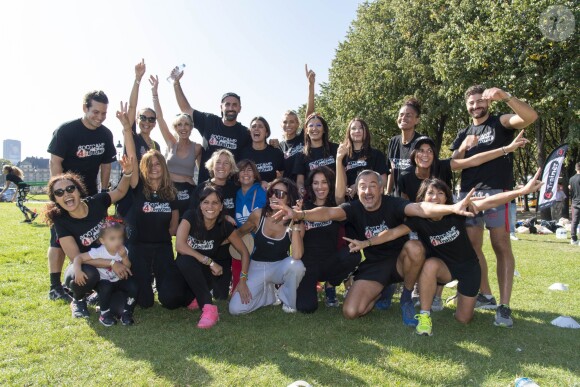 Aline Gaillot, Cyril Benzaquen, Muriel Cousin, Ryme Wehbi, Benjamin Morgaine et sa femme Elodie, Michel Ferracci, Laetitia Fourcade (Marraine de l'évènement), Samira Lachhab, Dr Oren Marco, Sylvain Zarli, Koxie (Laure Cohen), Laurie Cholewa, Sandra Sisley, Laurence Roustandjee et Aïda Touihri avec sa fille Jenna - 2ème édition du "Bootcamp des Ambassadeurs" aux Invalides à Paris, le 21 septembre 2019. L'Agence de Communication Sandra and co spécialisée dans les relations publiques, presse et évènementiel est en collaboration avec Laetitia Fourcade pour la seconde édition du "Bootcamp des Ambassadeurs" . L'événement "Bootcamp des Ambassadeurs" s'est également affilié à une association appelée "Arts et Mouvement". Marrainée par Laetitia Fourcade. Laetitia a donc souhaité organiser cet évènement Bootcamp autour d'un moment convivial et sportif afin de vous associer à la cause : des femmes victimes de violences. Tous les bénéfices permettront à l'association de pérenniser et de développer des projets à destination des femmes et enfants victimes de violences. Cet événement consiste à rassembler plusieurs participants de tous âges afin de les entrainer à une préparation physique. © Pierre Perusseau/Bestimage