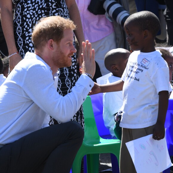 Le prince Harry et Meghan Markle visitent le township de Nyanga, Afrique du Sud le 23 septembre 2019.