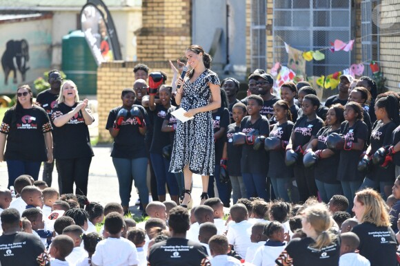 Le prince Harry, duc de Sussex, et Meghan Markle, duchesse de Sussex dans le township de Nyanga en Afrique du Sud le 23 septembre 2019.