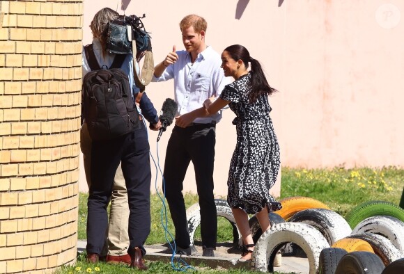 Le prince Harry, duc de Sussex, et Meghan Markle, duchesse de Sussex quittent le township de Nyanga, Afrique du Sud. Le 23 septembre 2019