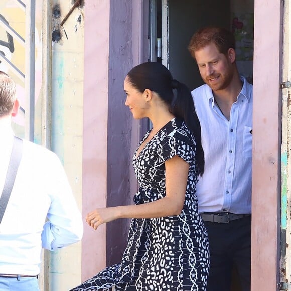 Le prince Harry, duc de Sussex, et Meghan Markle, duchesse de Sussex quittent le township de Nyanga, Afrique du Sud. Le 23 septembre 2019