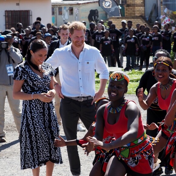 Meghan Markle, duchesse de Sussex, et le prince Harry, duc de Sussex, en visite dans le township de Nyanga, Afrique du Sud. Le 23 septembre 2019.