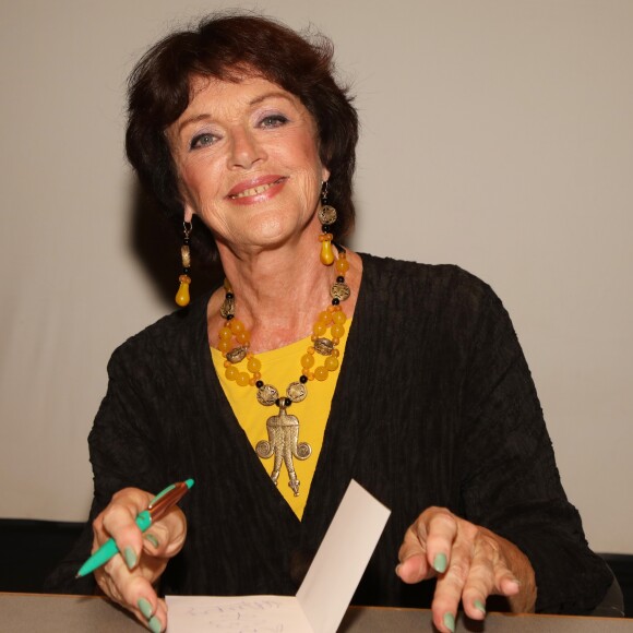 Anny Duperey en dédicaces lors du 8ème Festival ' de l'écrit à l'écran' de Montelimar le 21 septembre 2019. © Denis Guignebourg / Bestimage
