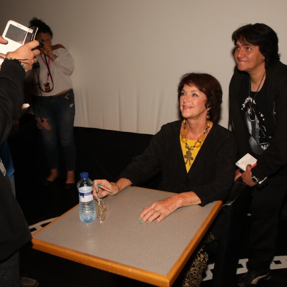Anny Duperey en dédicaces lors du 8ème Festival ' de l'écrit à l'écran' de Montelimar le 21 septembre 2019. © Denis Guignebourg / Bestimage