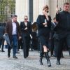 Bella Hadid et sa soeur Gigi Hadid quittent l'église Saint-Sulpice à l'issue des obsèques du photographe allemand Peter Lindbergh. Paris, le 24 septembre 2019.