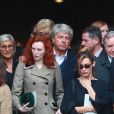 Bella Hadid et Karen Elson quittent l'église Saint-Sulpice à l'issue des obsèques du photographe allemand Peter Lindbergh. Paris, le 24 septembre 2019.
