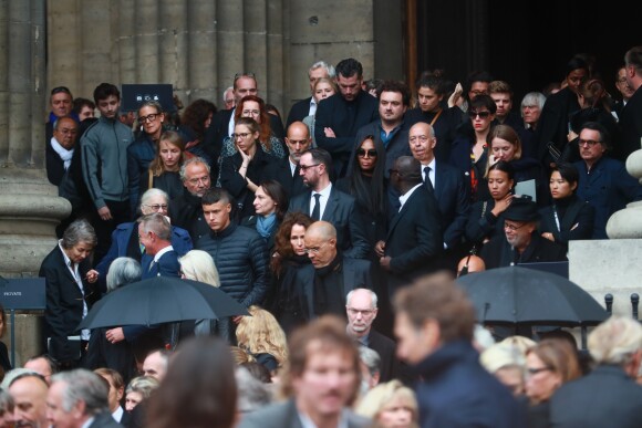 Charlotte Rampling et Naomi Campbell quittent l'église Saint-Sulpice à l'issue des obsèques du photographe allemand Peter Lindbergh. Paris, le 24 septembre 2019.