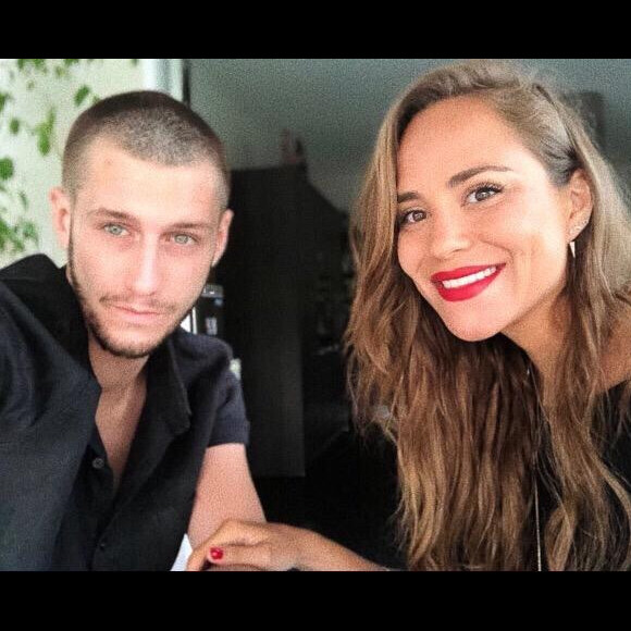 Jean-Baptiste Maunier pose avec sa compagne - Instagram.