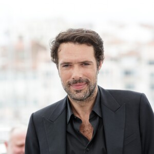 Nicolas Bedos au photocall du film La belle époque lors du 72e Festival International du film de Cannes. Le 21 mai 2019 © Jacovides-Moreau / Bestimage