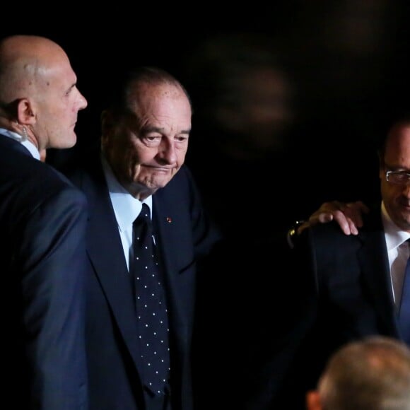 Jacques Chirac et Francois Hollande - Cérémonie de remise du Prix pour la prévention des conflits de la Fondation Chirac au musée du quai Branly. Paris, le 21 Novembre 2013.