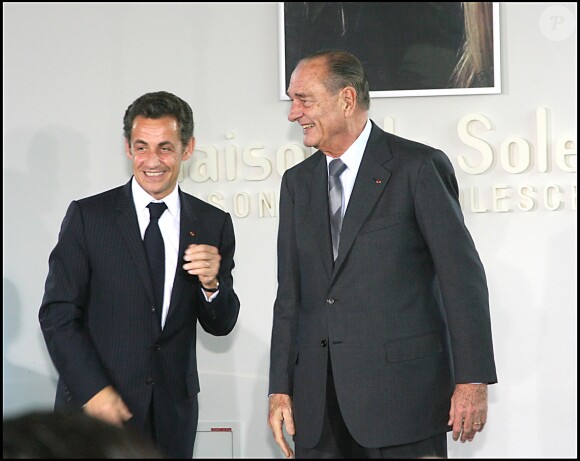 Nicolas Sarkozy et Jacques Chirac - Cérémonie de remises des insignes de Chevalier de la Légion d'Honneur à Bernadette Chirac à la maison Solenn, à Paris, le 18 mars 2009.