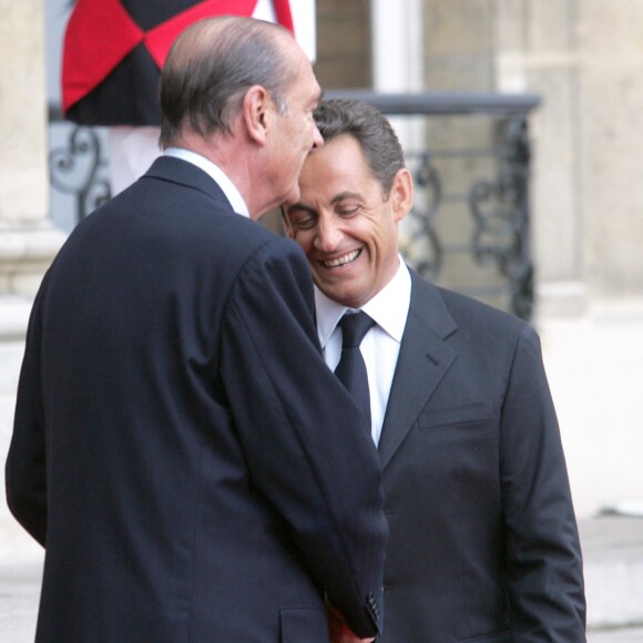 Passation de pouvoir entre Jacques Chirac et Nicolas Sarkozy au palais de l'Elysée le 16 mai 2007.