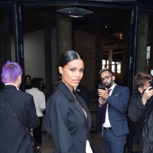 Tina Kunakey assiste au défilé Mugler, collection prêt-à-porter printemps-été 2020, au Palais de Tokyo. Paris, le 25 septembre 2019.