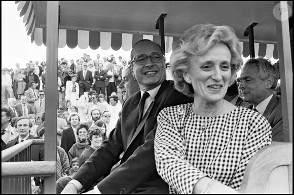 Jacques Chirac accompagné de Bernadette, inaugure le parc à thèmes "Mirapolis" à Courdimanche le 19 mai 1987.