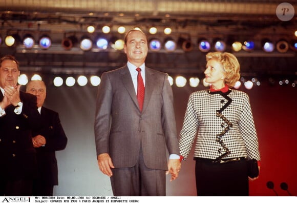 Jacques Chirac avec Bernadette au fonds Charles Pasqua lors du Congrès extraordinaire du RPR du 25 janvier 1988.