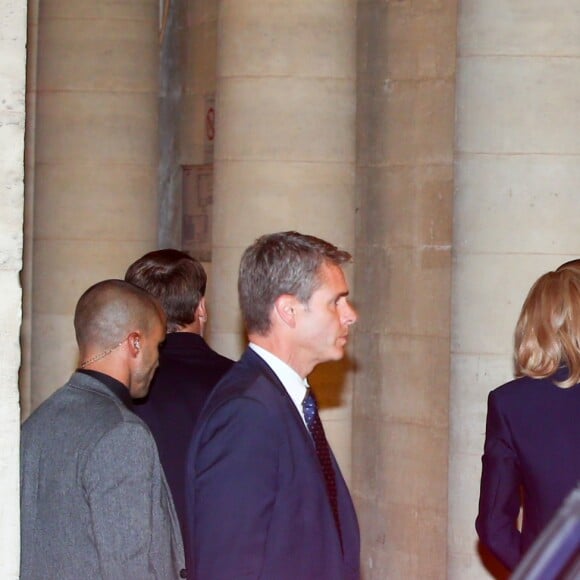 Le président Emmanuel Macron et sa femme Brigitte arrivent au domicile de Jacques Chirac à Paris le 26 septembre 2019.