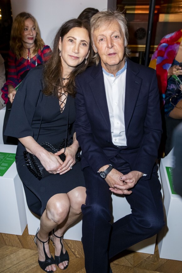 Paul McCartney et sa femme Nancy Shevell assistent au défilé Stella McCartney Collection Prêt-à-Porter Printemps/Eté 2020 lors de la Fashion Week de Paris (PFW) à l'Opéra Garnier. Le 30 septembre 2019. © Olivier Borde/Bestimage