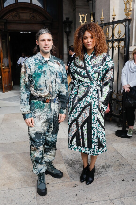 Orelsan et Stéfi Celma quittent l'Opéra Garnier à l'issue du défilé Stella McCartney Collection Prêt-à-Porter Printemps/Eté 2020 lors de la Fashion Week de Paris (PFW), le 30 septembre 2019. © Veeren Ramsamy-Christophe Clovis/Bestimage