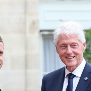 Brigitte Macron, le président Emmanuel Macron, Bill Clinton - Le président de la République française reçoit les chefs d'Etat et de Gouvernement étrangers ayant fait le déplacement en France pour rendre hommage au Président Jacques Chirac au Palais de l'Elysée Paris, France, le 30 septembre 2019. © Cyril Moreau/Bestimage