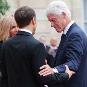 Brigitte Macron, le président Emmanuel Macron, Bill Clinton - Le président de la République française reçoit les chefs d'Etat et de Gouvernement étrangers ayant fait le déplacement en France pour rendre hommage au Président Jacques Chirac au Palais de l'Elysée Paris, France, le 30 septembre 2019. © Cyril Moreau/Bestimage