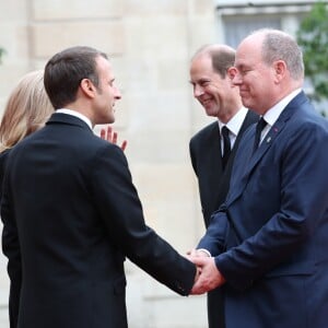 Le président de la République française Emmanuel Macron, sa femme la Première Dame Brigitte Macron, le prince Edward, comte de Wessex et le prince Albert II de Monaco - Le président de la République française reçoit les chefs d'Etat et de Gouvernement étrangers ayant fait le déplacement en France pour rendre hommage au Président Jacques Chirac au Palais de l'Elysée Paris, France, le 30 septembre 2019. © Cyril Moreau/Bestimage