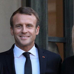 Le président Emmanuel Macron et la première dame, Brigitte Macron raccompagnent son Excellence Abdallah Hamdok, Premier ministre du Soudan et son épouse après un entretien au palais de l'Elysée, à Paris, le 30 septembre 2019. © Stéphane Lemouton / Bestimage