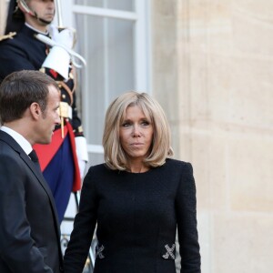 Le président Emmanuel Macron et la première dame, Brigitte Macron raccompagnent son Excellence Abdallah Hamdok, Premier ministre du Soudan et son épouse après un entretien au palais de l'Elysée, à Paris, le 30 septembre 2019. © Stéphane Lemouton / Bestimage