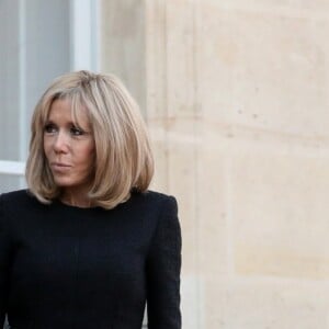 Le président Emmanuel Macron et la première dame, Brigitte Macron raccompagnent son Excellence Abdallah Hamdok, Premier ministre du Soudan et son épouse après un entretien au palais de l'Elysée, à Paris, le 30 septembre 2019. © Stéphane Lemouton / Bestimage