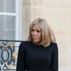 Le président Emmanuel Macron et la première dame, Brigitte Macron raccompagnent son Excellence Abdallah Hamdok, Premier ministre du Soudan et son épouse après un entretien au palais de l'Elysée, à Paris, le 30 septembre 2019. © Stéphane Lemouton / Bestimage