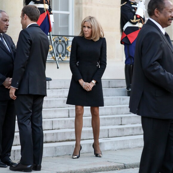 Le président Emmanuel Macron et la première dame, Brigitte Macron raccompagnent son Excellence Abdallah Hamdok, Premier ministre du Soudan et son épouse après un entretien au palais de l'Elysée, à Paris, le 30 septembre 2019. © Stéphane Lemouton / Bestimage