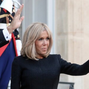 Le président Emmanuel Macron et la première dame, Brigitte Macron raccompagnent son Excellence Abdallah Hamdok, Premier ministre du Soudan et son épouse après un entretien au palais de l'Elysée, à Paris, le 30 septembre 2019. © Stéphane Lemouton / Bestimage