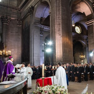 François Hollande, Carla Bruni-Sarkozy, Nicolas Sarkozy, Valery Giscard d'Estaing et sa femme Anne-Aymone , Richard Ferrand, Gérard Larcher, Édouard Philippe, Brigitte Macron et le président de la république Emmanuel Macron, Claude Chirac, son mari Frédéric Salat-Baroux, Martin Rey-Chirac et les enfants de Frédéric, Alexandre, Nicolas et Esther - Obsèques de Jacques Chirac en l'église Saint-Sulpice à Paris le 30 Septembre 2019. ©Eliot Blondet / Pool / Bestimage