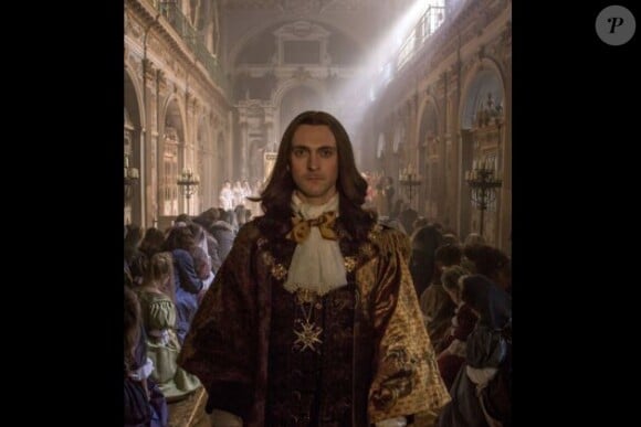 George Blagden, alias Louis XIV dans la série "Versailles".