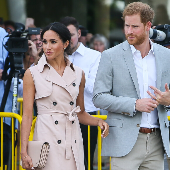 Le prince Harry, duc de Sussex et sa femme Meghan Markle, en robe Nonie, arrivent à l'exposition commémorative du centenaire de la naissance de Nelson Mandela au centre Southbank à Londres le 17 juillet 2018