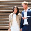 Le prince Harry et sa femme Meghan Markle, en trench-coat Martin Grant, arrivent à l'opéra de Sydney le premier jour de leur première tournée officielle en Australie, le 16 octobre 2018.