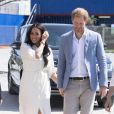 Le prince Harry, duc de Sussex, et Meghan Markle, duchesse de Sussex, rencontrent des jeunes entrepreneurs locaux à Tembisa près de Johannesburg, le 2 octobre 2019, lors de leur dernier jour en Afrique du Sud. Sur place, le couple princier a pris connaissance des initiatives en matière de compétences pour répondre au chômage croissant auquel sont confrontés les jeunes en Afrique du Sud.  The Duke and Duchess of Sussex visit Tembisa township near Johannesburg, where they met with local youth entrepreneurs and viewed skills initiatives addressing the rising unemployment challenge faced by youth in South Africa, on the last day day of their tour in Africa. October 2, 201902/10/2019 - Tembisa