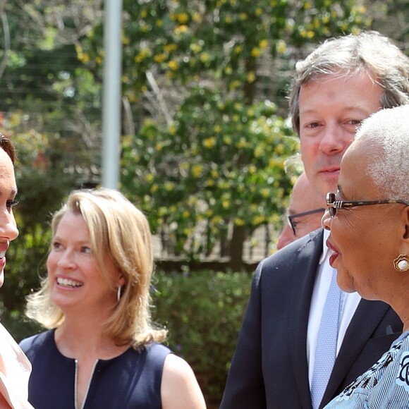 Meghan Markle, duchesse de Sussex, et le prince Harry, duc de Sussex, reçus par Graça Machel, veuve de N.Mandela, à Johannesburg. Le 2 octobre 2019