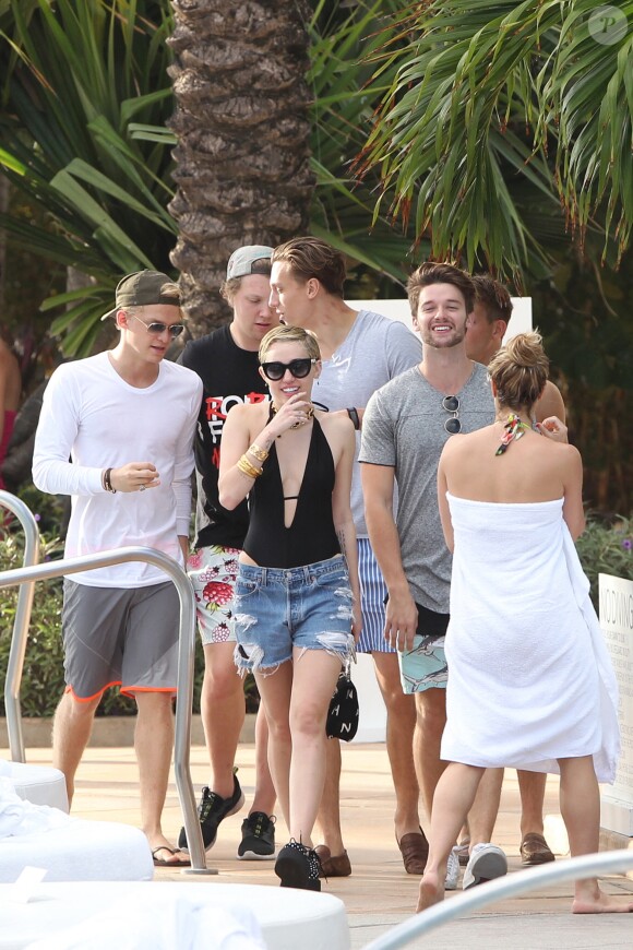 Miley Cyrus, Cody Simpson et Patrick Schwarzenegger à Miami en 2014.