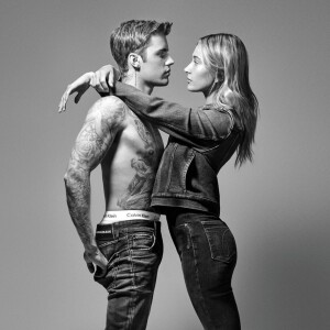 Justin Bieber et sa femme Hailey Baldwin-Bieber figurent sur la nouvelle campagne de Calvin Klein, pour la collection "CK50".