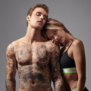 Justin Bieber et sa femme Hailey Baldwin-Bieber figurent sur la nouvelle campagne de Calvin Klein, pour la collection "CK50".