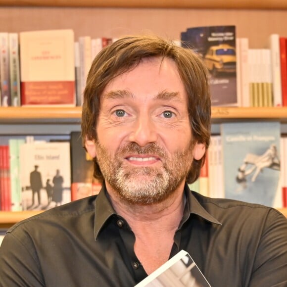 Exclusif - Pierre Palmade lors d'une séance de dédicaces de son livre "Dites à mon père que je suis célèbre" à la librairie Lamartine dans le 16ème arrondissement de Paris, France, le 28 mai 2019. © Francis Petit/Bestimage