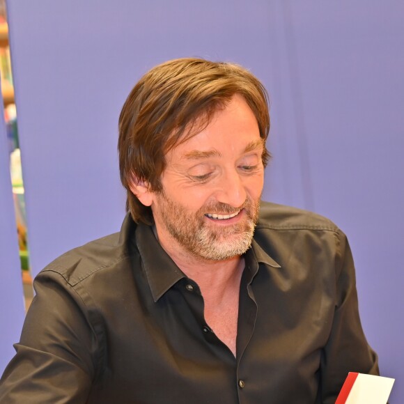 Exclusif - Pierre Palmade lors d'une séance de dédicaces de son livre "Dites à mon père que je suis célèbre" à la librairie Lamartine dans le 16ème arrondissement de Paris, France, le 28 mai 2019. © Francis Petit/Bestimage