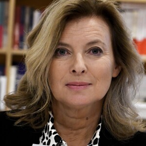 La journaliste Valérie Trierweiler dédicace son nouveau livre "On se donne des nouvelles" à la librairie Filigranes à Bruxelles, Belgique, le 2 octobre 2019.