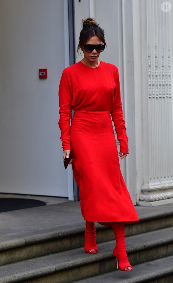 Exclusif - Victoria Beckham à la sortie de son magasin de Dover Street à Londres, le 6 septembre 2019